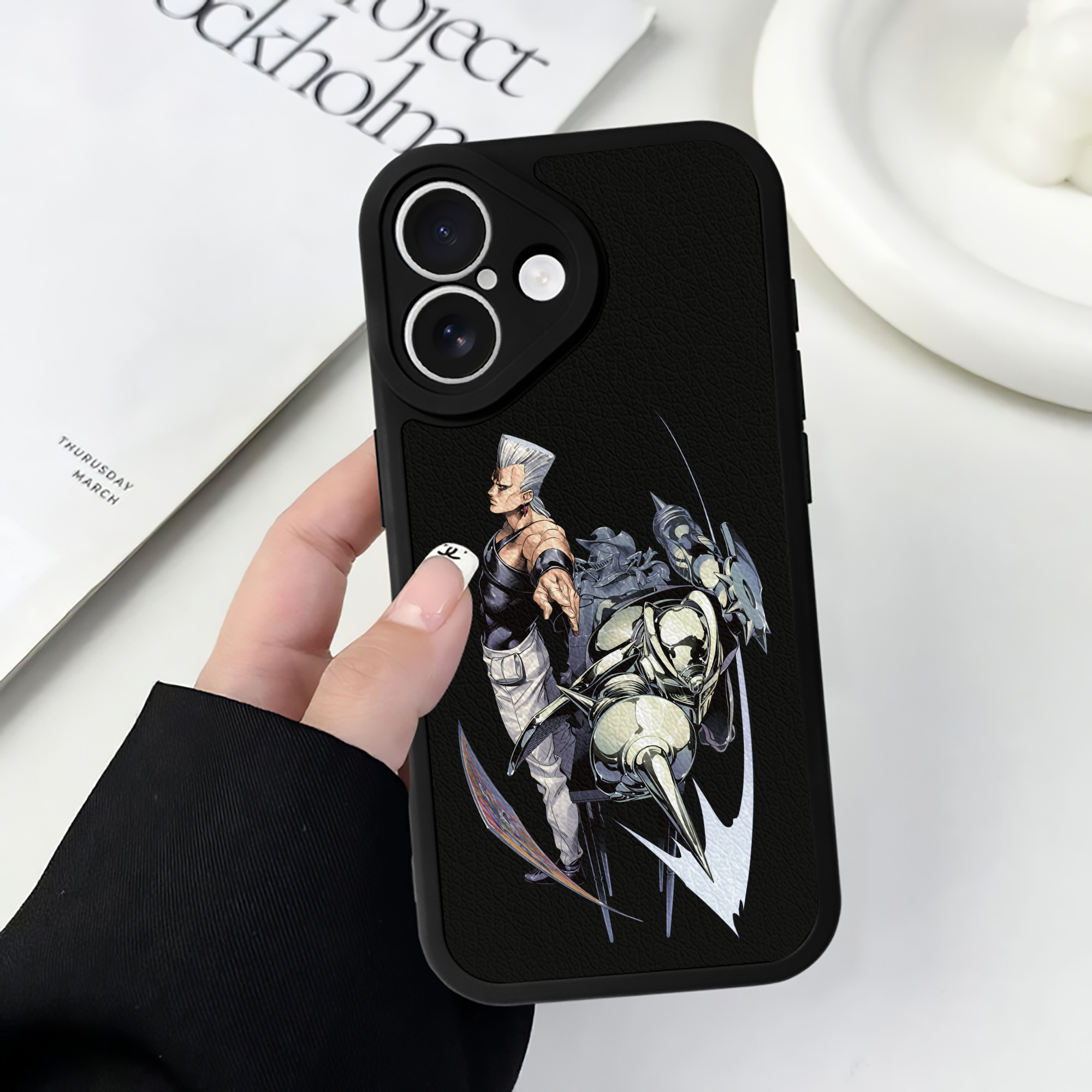 （画像用） ジョジョの奇妙な冒険 ジャン＝ピエール?ポルナレフ JoJo's Bizarre Adventure Jan Pierre Polnareff 【iPhone 16シリーズ対応】シリコンスマホケース（レザー調） 材質：シリコン